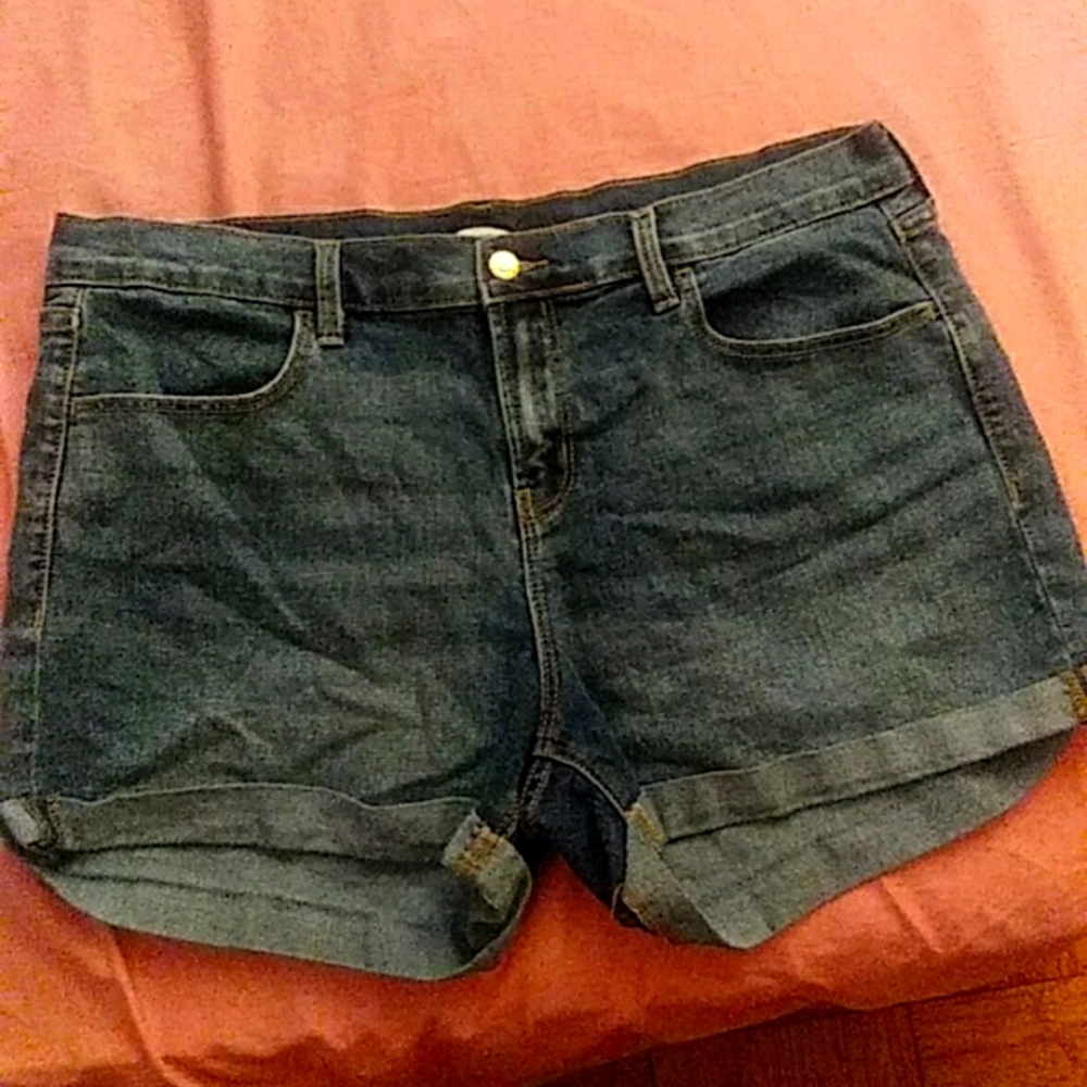 Old Navy Mid-Rise Dark-Wash Jean Shorts, Size 14